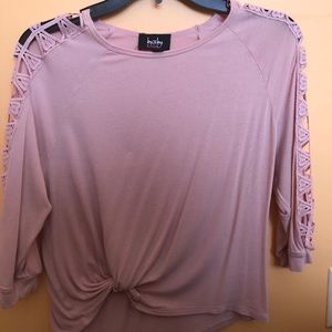 Knotted shirt with feign open arm design